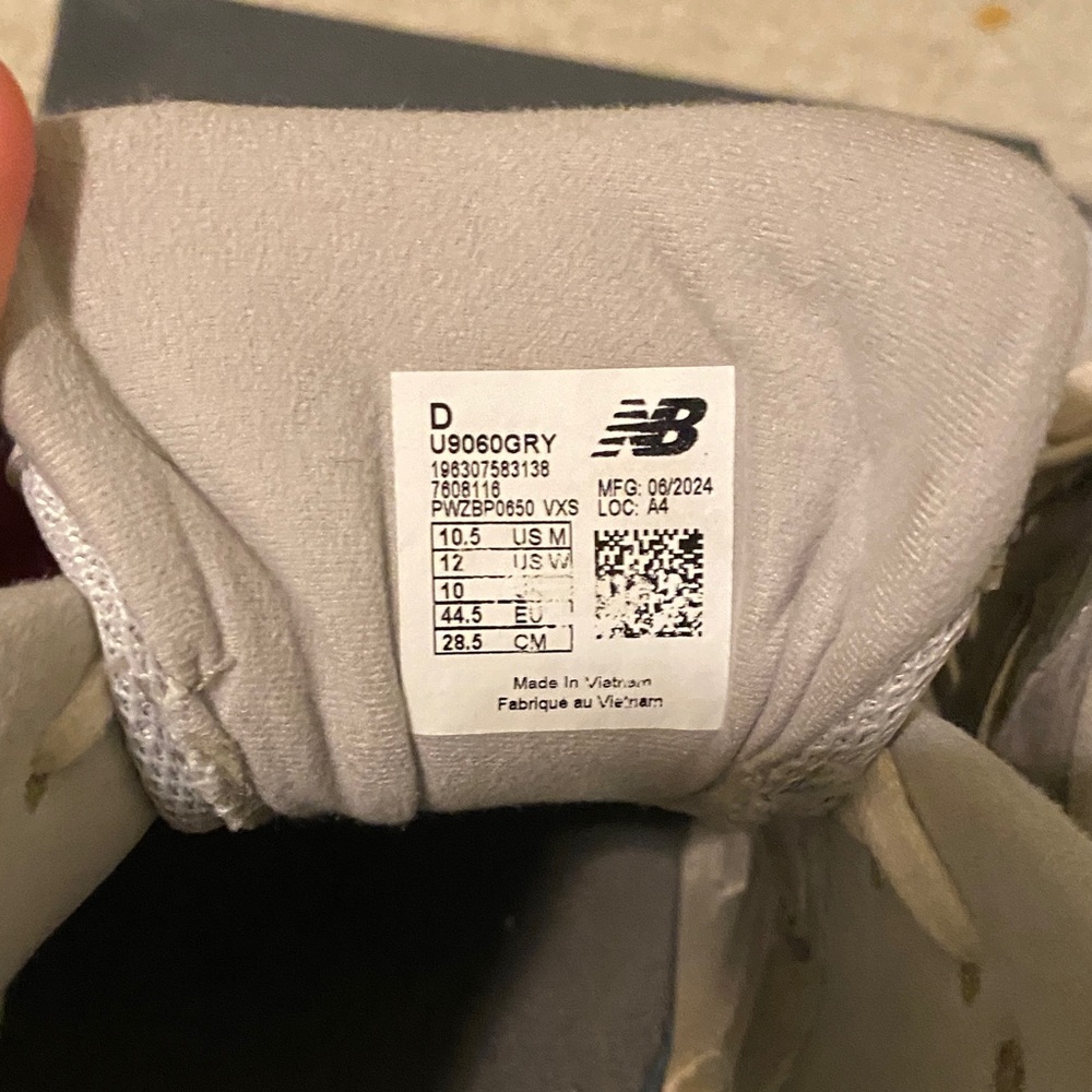 New Balance 9060 Grey Sneakers - Picture 3 of 3
